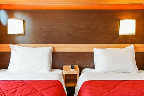 Bed, Photo of the whole room, Decorative detail, Bedroom