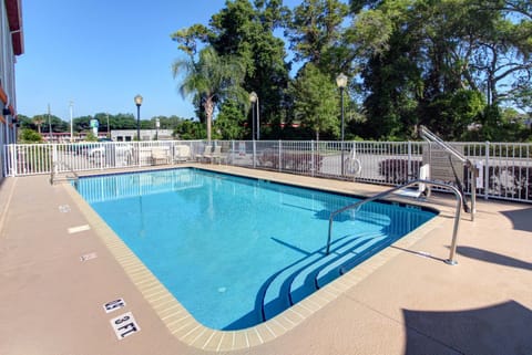 Day, Pool view, Swimming pool, sunbed