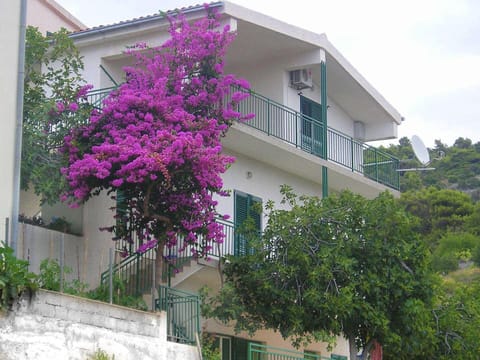 Property building, Patio, Facade/entrance, Garden, View (from property/room), Balcony/Terrace, Garden view