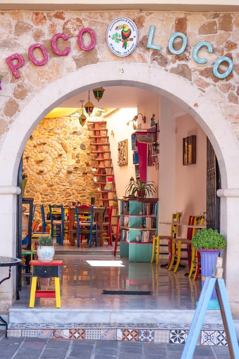 Facade/entrance, Lobby or reception, Lounge or bar