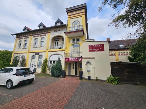 Property building, Day, Location, Parking