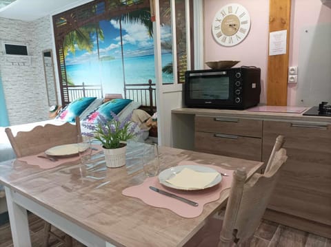 TV and multimedia, Kitchen or kitchenette, Dining area, oven