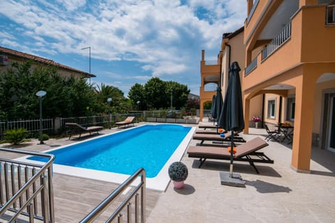 Swimming pool, Swimming pool