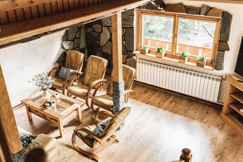 Property building, Communal lounge/ TV room, Spring, Winter, Summer, Living room, Autumn, Garden view, Garden view, River view, Supermarket/grocery shop, Family, Family, Family, Quiet street view, Parking