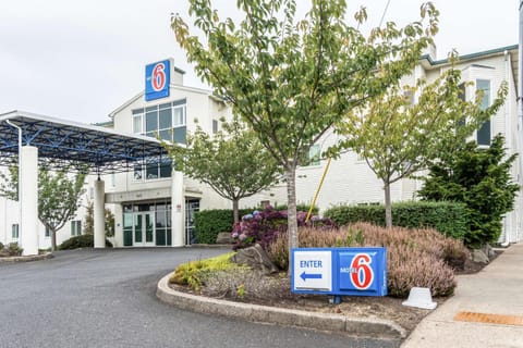 Property building, Facade/entrance, Day, Property logo or sign, Logo/Certificate/Sign, On site, Time of day