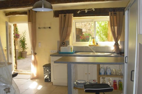 Coffee/tea facilities, Kitchen or kitchenette