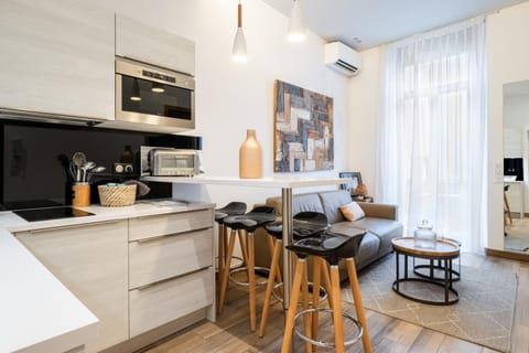Property building, Kitchen or kitchenette, Living room