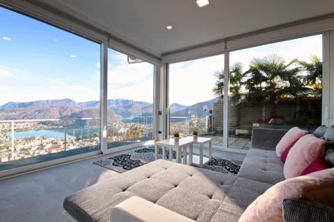 Living room, City view, Lake view, Mountain view, River view