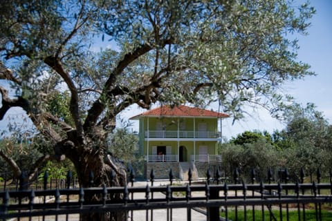 Facade/entrance
