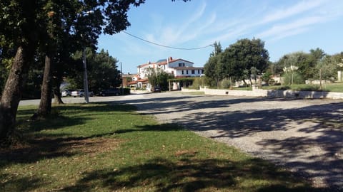 Property building, Restaurant/places to eat, Neighbourhood, Natural landscape, Lobby or reception, Other, Street view