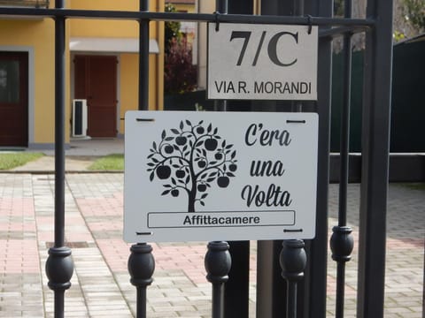 Property logo or sign, Decorative detail, Street view