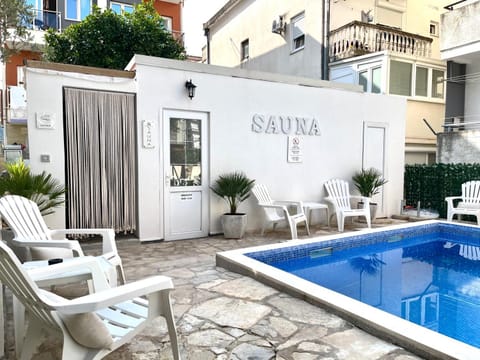 Patio, Day, Sauna, Pool view, Swimming pool, sunbed
