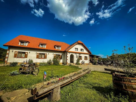 Property building, Spring, Day, Garden, Garden view