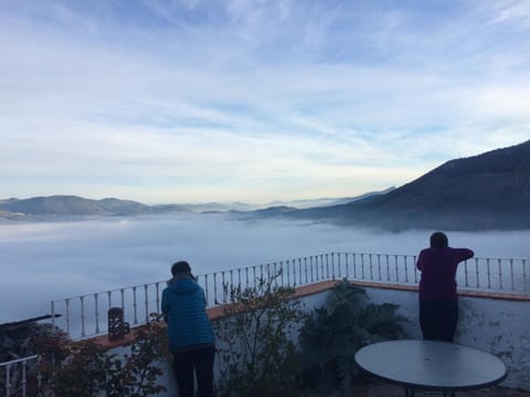 BBQ facilities, Balcony/Terrace, Mountain view