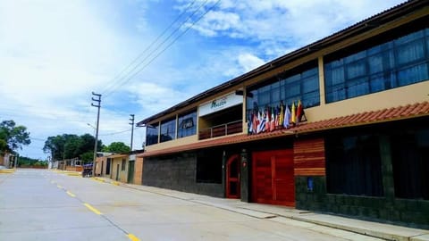 Facade/entrance