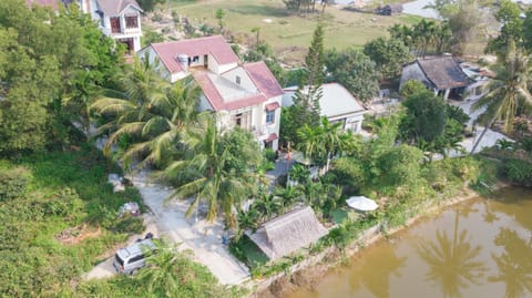 Facade/entrance, Bird's eye view