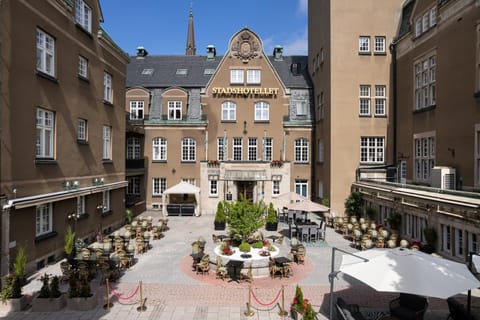 Patio, Facade/entrance