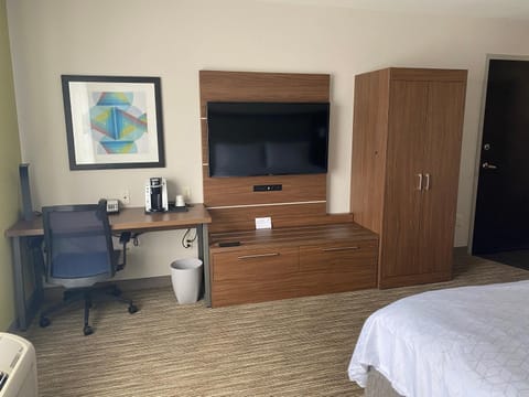 TV and multimedia, Coffee/tea facilities, Seating area, Dining area