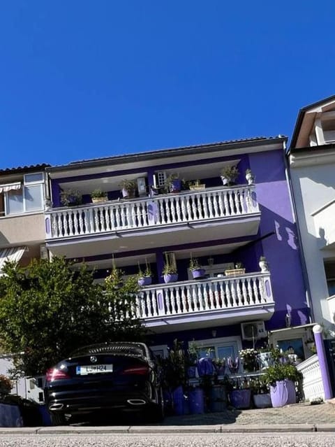 Property building, Balcony/Terrace, Parking