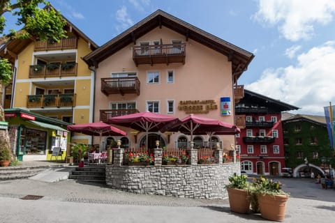 Property building, Facade/entrance, Spring