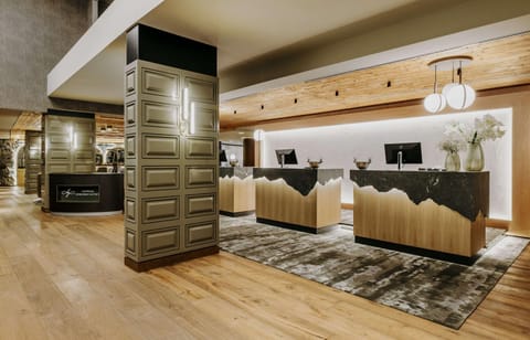 Lobby or reception, Lobby or reception