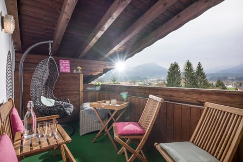Balcony/Terrace, Mountain view
