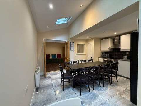 Kitchen or kitchenette, Living room, Seating area, Dining area, dishwasher, oven