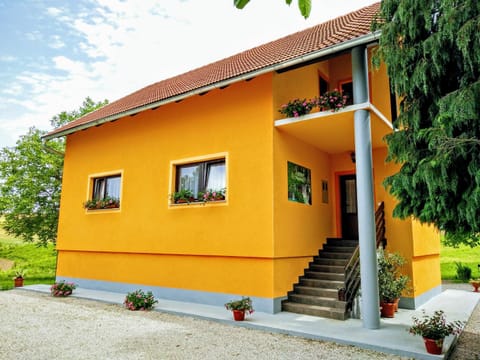 Property building, Facade/entrance, BBQ facilities, Children play ground, Garden, Horse-riding, Lobby or reception, Tennis court, Cycling, Evening entertainment, Mountain view