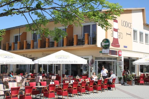 Restaurant/places to eat, Facade/entrance, Banquet/Function facilities, Guests