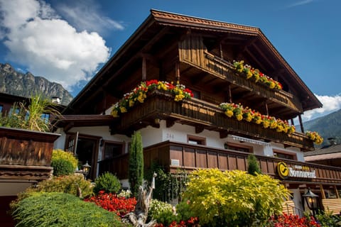 Property building, Facade/entrance, Summer, Garden