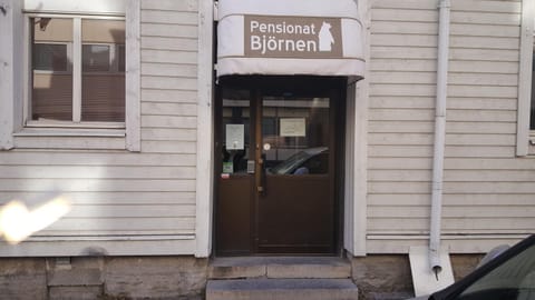 Facade/entrance