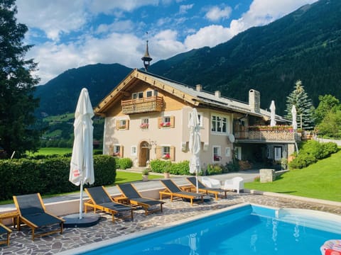 Property building, Garden, Swimming pool