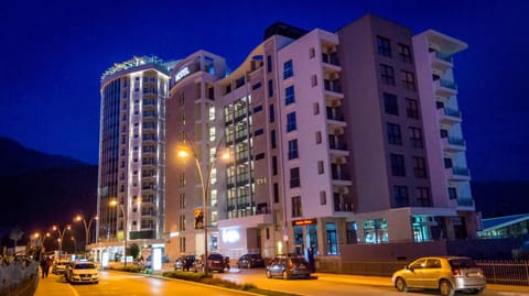 Property building, Neighbourhood