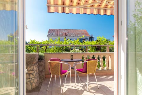 Patio, Balcony/Terrace, Seating area