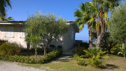 Facade/entrance, Garden view, Sea view