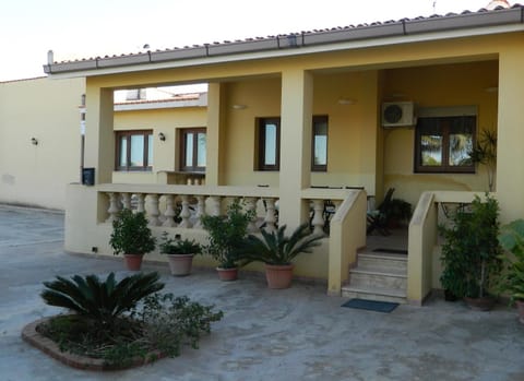 Restaurant/places to eat, BBQ facilities, Garden, Balcony/Terrace
