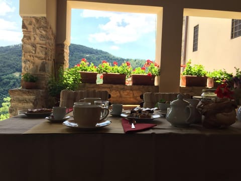 Restaurant/places to eat, Balcony/Terrace, Italian breakfast