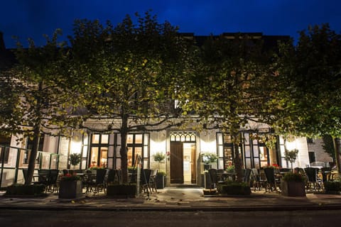 Facade/entrance, Autumn, On site
