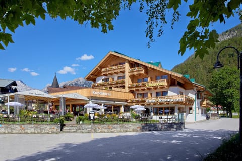 Facade/entrance, Spring, Day, Summer, Food and drinks, Autumn, Garden view, Lake view, Mountain view