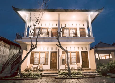 Property building, Facade/entrance, Night