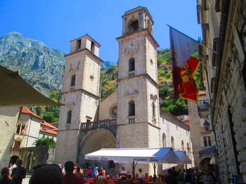 Nearby landmark, Day, Landmark view, Mountain view