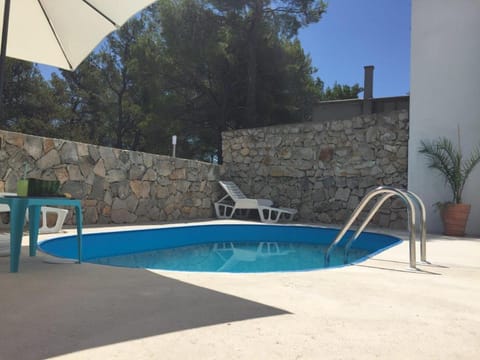 Swimming pool, Swimming pool