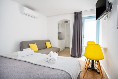 Bed, kitchen