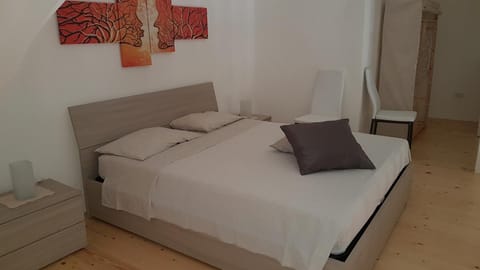 Bedroom, bunk bed