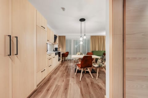 Kitchen or kitchenette, Dining area, wardrobe