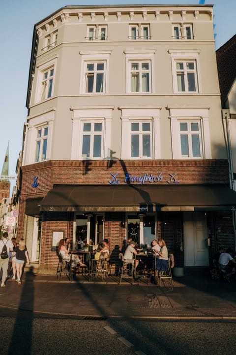 Property building, Restaurant/places to eat