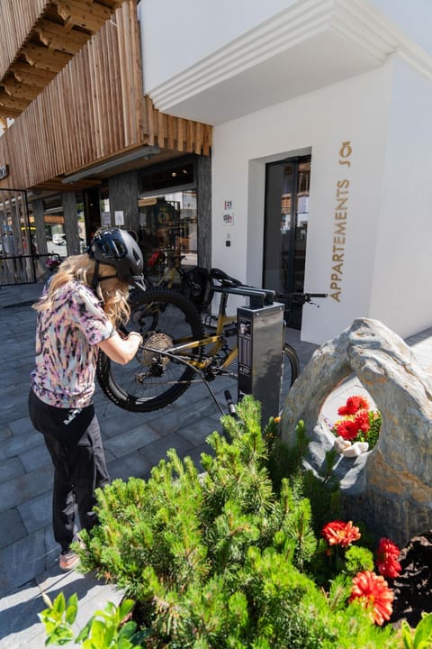 Facade/entrance, Cycling