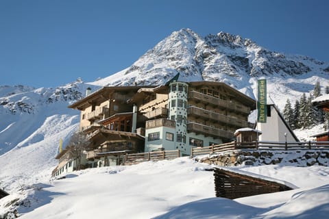 Property building, Facade/entrance, Skiing