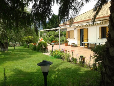 Patio, Facade/entrance, Garden, Garden view