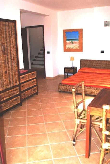 Bed, Photo of the whole room, Seating area